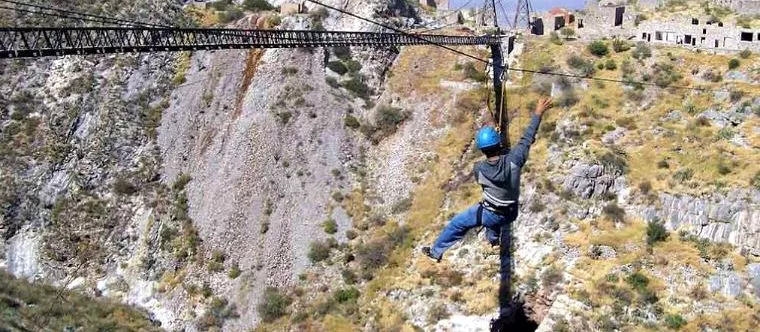 Ecoproparks. Tirolesa de gran altura en Mineral de Ojuela.